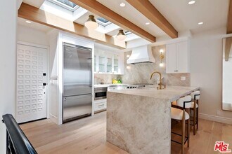 11874 S Beach Club Way in Malibu, CA - Building Photo - Building Photo