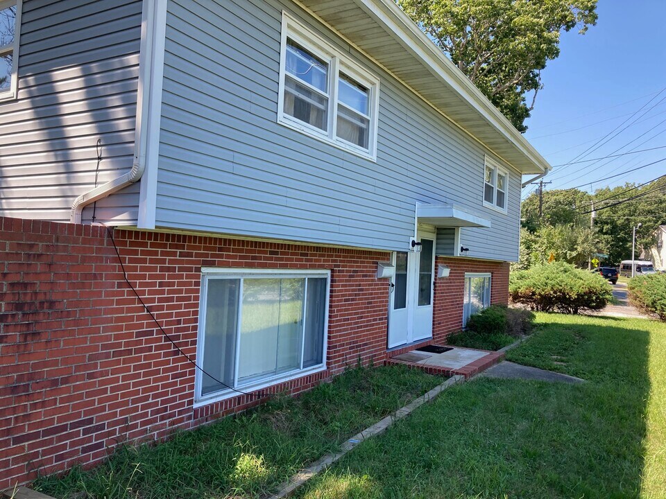 3 Seashore Ln in Somers Point, NJ - Building Photo