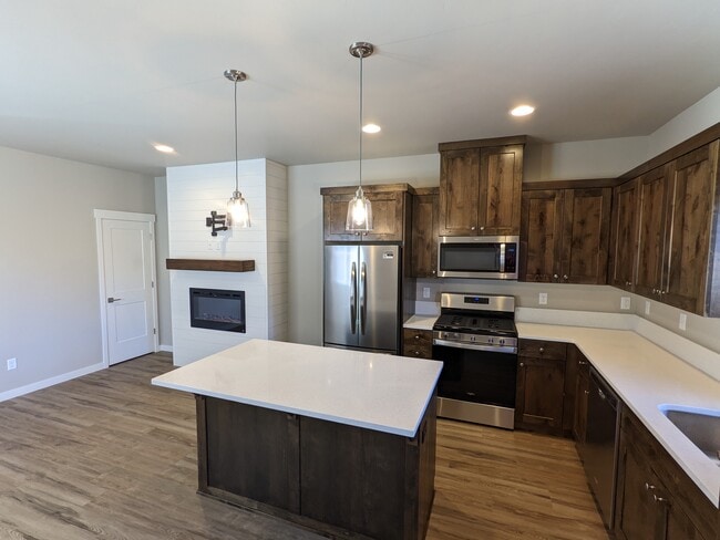 61536 SE Jennifer Ln, Unit 1 in Bend, OR - Foto de edificio - Building Photo