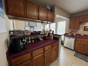 6910 Crystalbrook Dr in Austin, TX - Building Photo - Building Photo