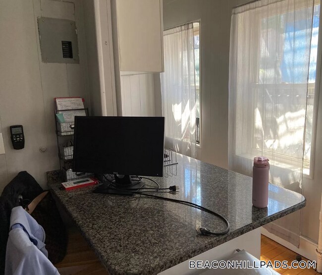 108 Myrtle St in Boston, MA - Building Photo - Building Photo