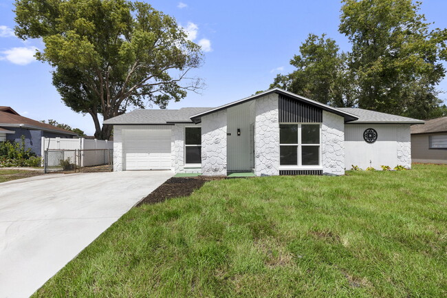 property at 516 Avocado Cir