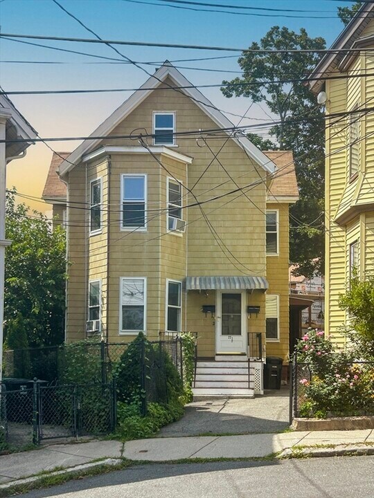 22 1/2 Wesley Park in Somerville, MA - Building Photo