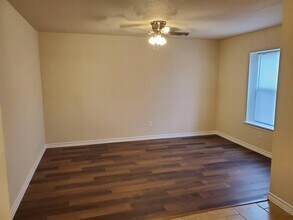 1518 East Ave in Katy, TX - Building Photo - Building Photo