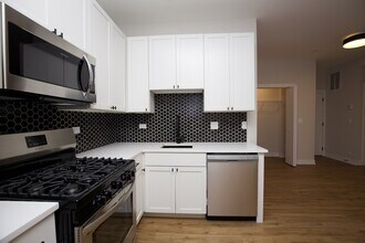 661 W Wrightwood Ave in Chicago, IL - Building Photo - Building Photo