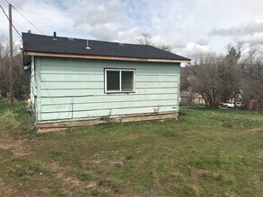 220 Doty St in Klamath Falls, OR - Building Photo - Building Photo