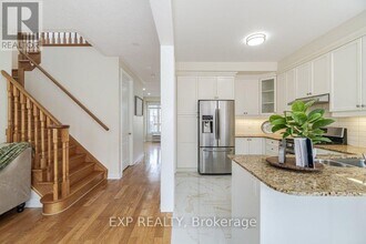 5 Appleaire Cres in Brampton, ON - Building Photo - Building Photo