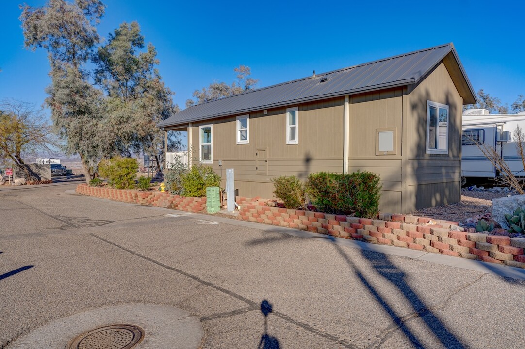 1600 Silver Creek Rd in Bullhead City, AZ - Foto de edificio