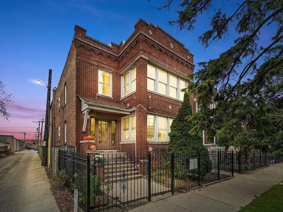 2244 N Springfield Ave in Chicago, IL - Building Photo