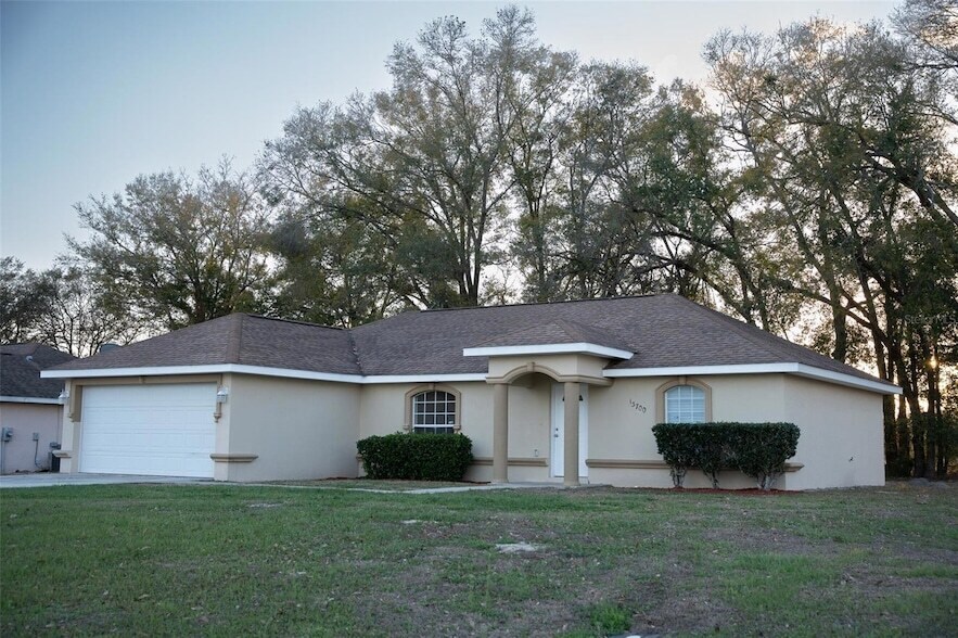 13700 SW 48th Ct in Ocala, FL - Building Photo