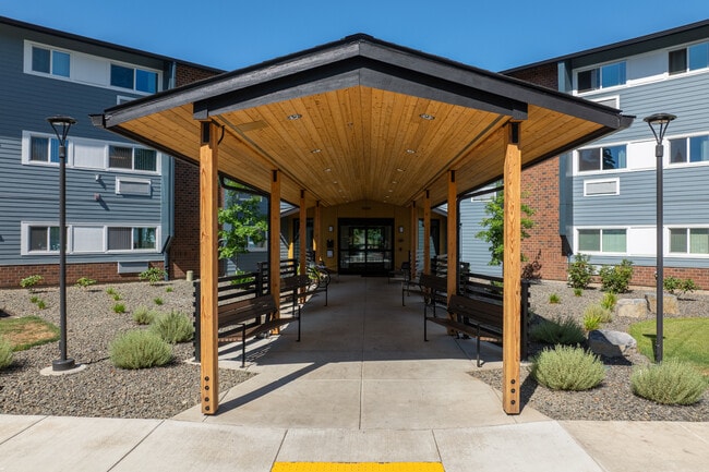 Holly Tree Village in Beaverton, OR - Foto de edificio - Building Photo