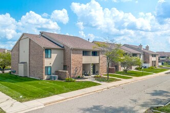 Shoal Creek in Sterling Heights, MI - Building Photo - Building Photo