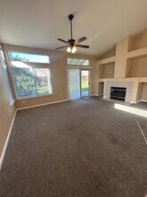 1590 E Waterford Ave in Fresno, CA - Foto de edificio - Building Photo