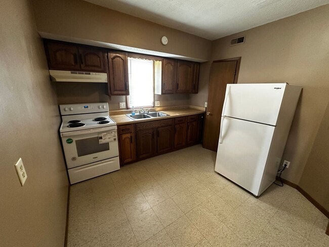 property at 226 E Hyde Park Ave