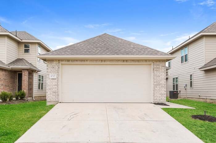 10327 Green Branch in San Antonio, TX - Foto de edificio