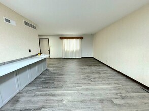 1911 Glendale Rd in Salina, KS - Building Photo - Building Photo