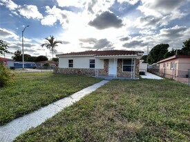 610 E 8th Ave in Hialeah, FL - Building Photo
