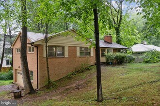 1440 Woodacre Dr in McLean, VA - Building Photo - Building Photo