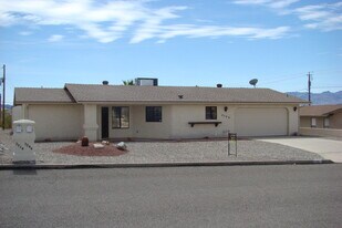 2706 Tradewind Dr in Lake Havasu City, AZ - Building Photo