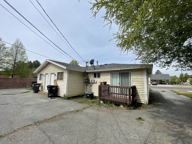 1768 N Riverside Ave, Unit 1766 in Provo, UT - Foto de edificio - Building Photo