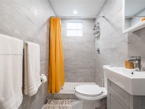 143 NE 43rd St in Miami, FL - Building Photo - Building Photo