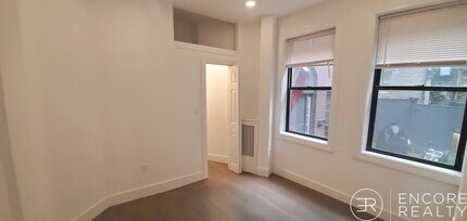 24 Phillips St in Boston, MA - Foto de edificio - Building Photo