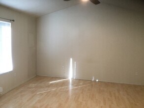 7117 SW Sagert St in Tualatin, OR - Building Photo - Building Photo