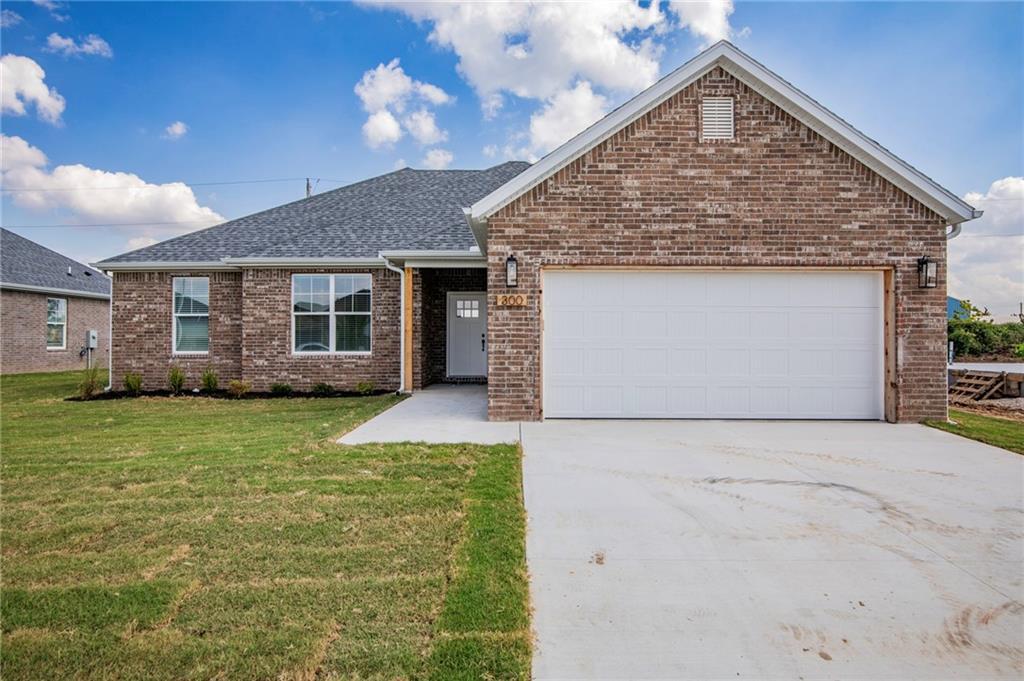 300 White Oak St in Gentry, AR - Building Photo