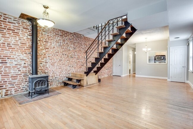 property at 636 Pickford Pl NE