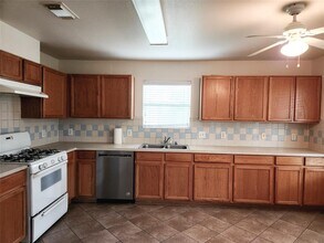 9318 Windswept Grove Dr in Houston, TX - Building Photo - Building Photo