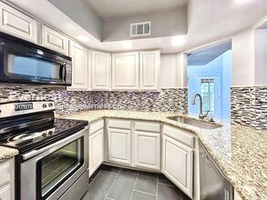 5565 Preston Oaks Rd in Dallas, TX - Building Photo - Building Photo