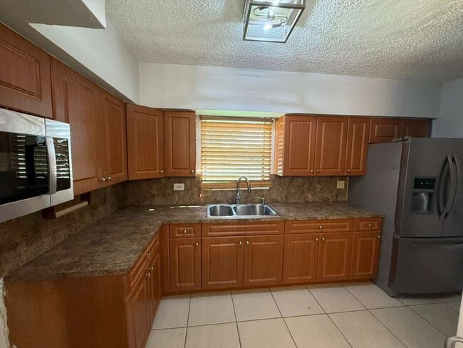 1345 NW 181st St in Miami, FL - Building Photo - Building Photo