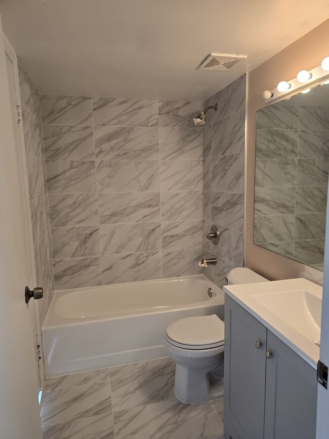 11750 SW 18th St, Unit 403-1 in Miami, FL - Building Photo - Building Photo