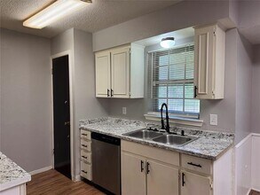 10422 Castlerock Dr in Dallas, TX - Building Photo - Building Photo