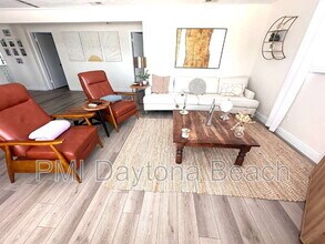 2563 S Peninsula Dr in Daytona Beach, FL - Building Photo - Building Photo