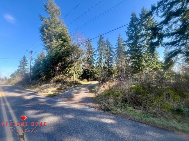 16625 Railway Rd SE in Yelm, WA - Building Photo - Building Photo