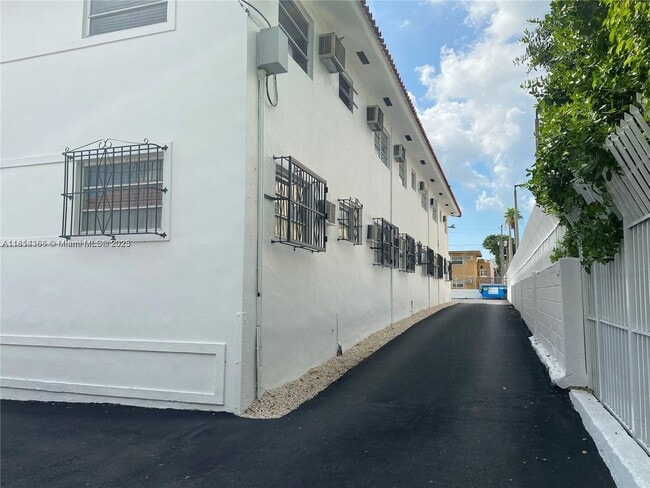 1168 SW 3rd St in Miami, FL - Building Photo - Building Photo