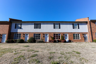 151 Brookwood Ave in Concord, NC - Foto de edificio - Building Photo