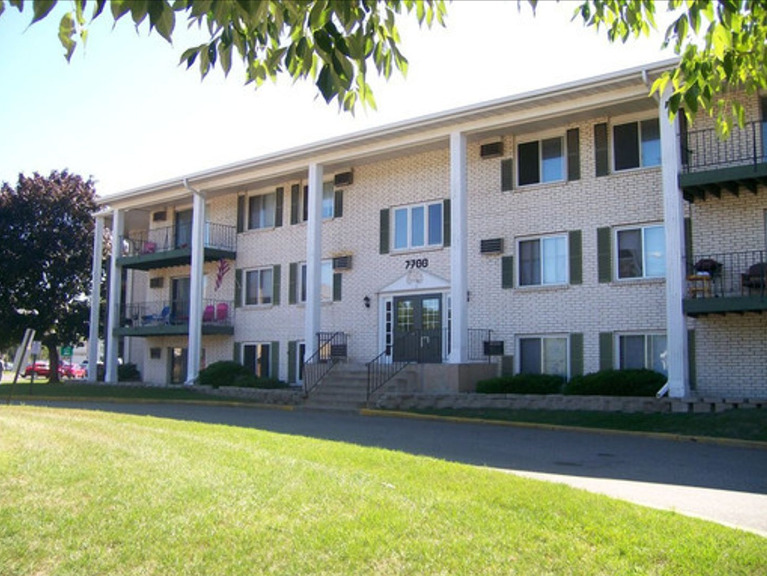 Virginian Apartment in Richfield, MN - Building Photo