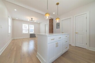29 S Central Ave, Unit Lower in Valley Stream, NY - Building Photo - Building Photo