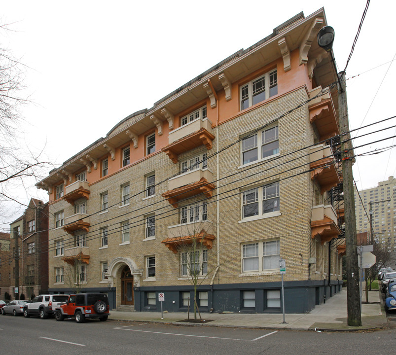 Alvarado Apartments in Portland, OR - Building Photo