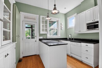 1319 Massachusetts Ave SE in Washington, DC - Foto de edificio - Building Photo