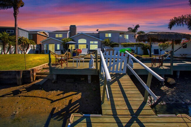 218 Highland St, Unit Unit A in Newport Beach, CA - Building Photo - Building Photo