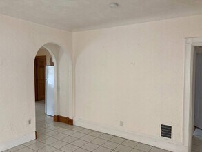 36 Windsor Rd in Somerville, MA - Foto de edificio - Building Photo