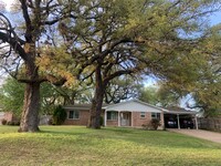 404 East 19th Avenue in Belton, TX - Foto de edificio - Building Photo