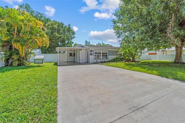 6841 13th St N in St. Petersburg, FL - Building Photo - Building Photo