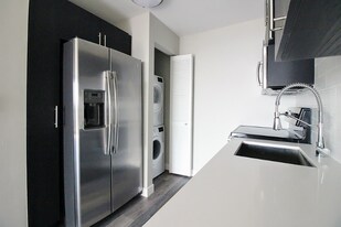 26 E Delaware Pl in Chicago, IL - Building Photo