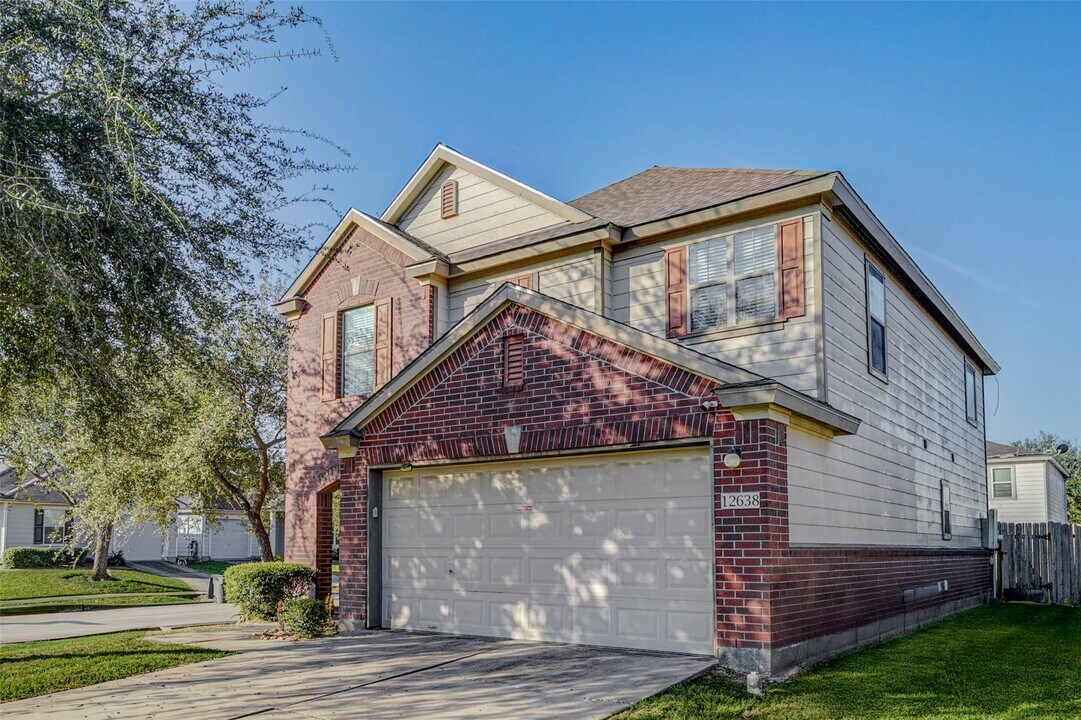 12638 Skyview Manor Dr in Houston, TX - Foto de edificio