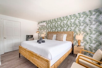 1020 N Riverside Dr in Pompano Beach, FL - Building Photo - Building Photo