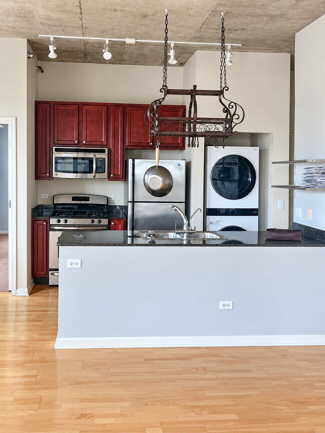 property at 1122 W Catalpa Ave
